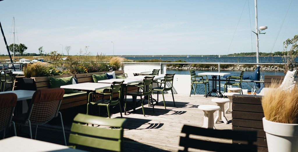 Terras van Fine Veere met uitzicht op de jachthaven